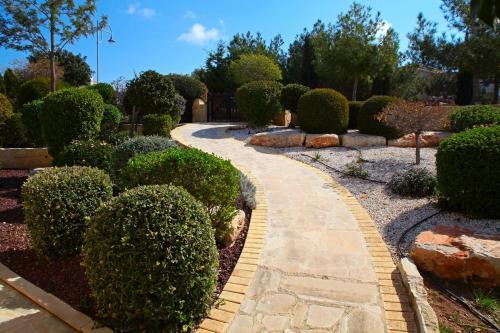 Villa In Kouklia Sleeps 10 Includes Swimming Pool And Air Con 8