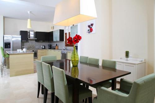 Villa In Kouklia Sleeps 10 Includes Swimming Pool And Air Con 8