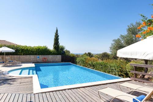 Villa In Kouklia Sleeps 6 Includes Swimming Pool And Air Con 2