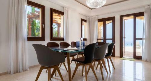 Villa Idalium - Stunning Front Line Villa With Panoramic Sea Views