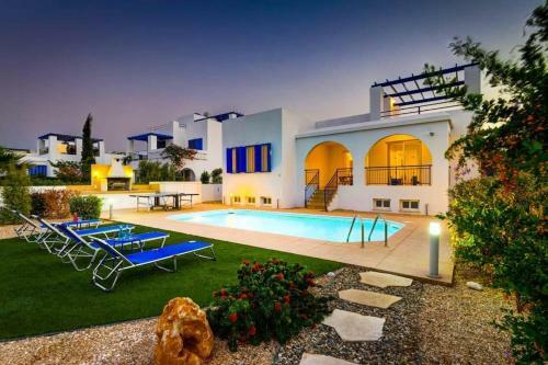 Latchi Villa Sleeps 6 With Pool Air Con And Wifi