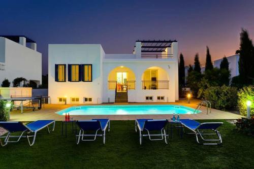 Latchi Villa Sleeps 6 With Pool Air Con And Wifi