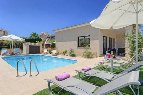 Latchi Villa Sleeps 5 With Pool Air Con And Wifi