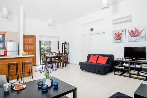 Latchi Villa Sleeps 5 With Pool Air Con And Wifi