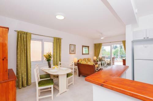 Apartamento 2 Beds Pool View Apt In Paradise Garden 3, Kato Paphos