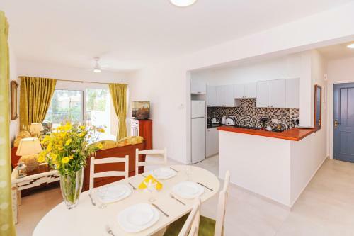 Apartamento 2 Beds Pool View Apt In Paradise Garden 3, Kato Paphos