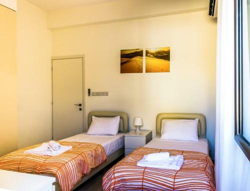 Villa In Mavroli Sleeps 8 With Pool And Air Con