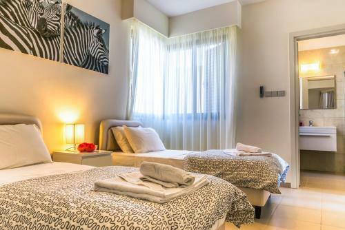 Villa In Mavroli Sleeps 8 With Pool And Air Con