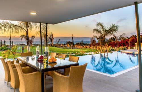 Villa In Mavroli Sleeps 8 With Pool And Air Con