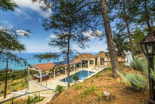 Pachyammos Villa Sleeps 8 With Pool And Air Con
