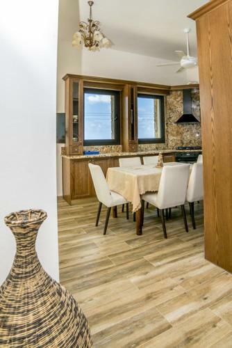 Pachyammos Villa Sleeps 8 With Pool And Air Con