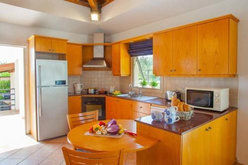 Pegeia Villa Sleeps 6 With Pool And Wifi