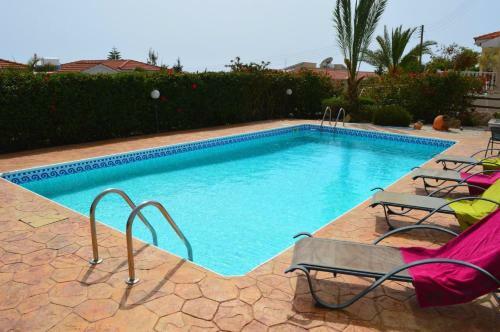 Pegeia Villa Sleeps 6 With Pool And Air Con