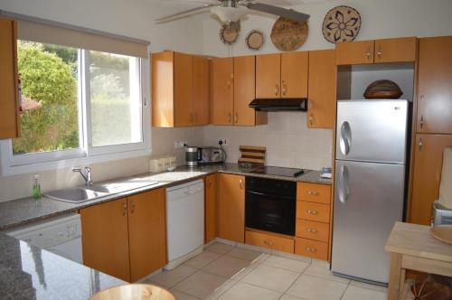 Pegeia Villa Sleeps 6 With Pool And Air Con