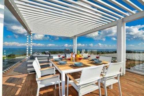 Paralimni Villa Sleeps 8 With Pool And Air Con