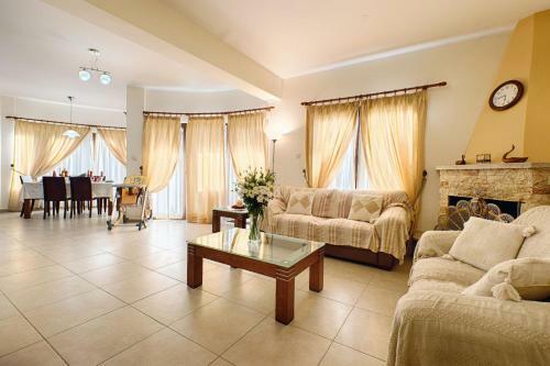 Villa Tsikkos Tria