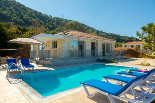 Pomos Villa Sleeps 6 With Pool Air Con And Wifi
