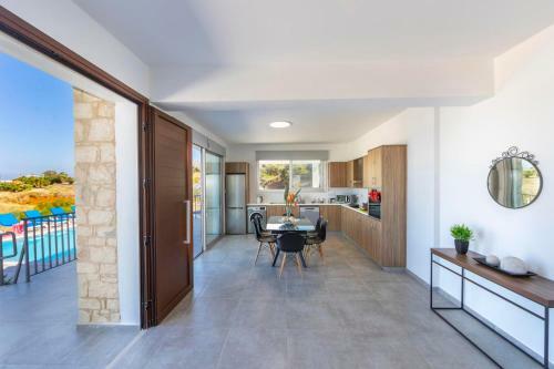 Pomos Villa Sleeps 6 With Pool Air Con And Wifi