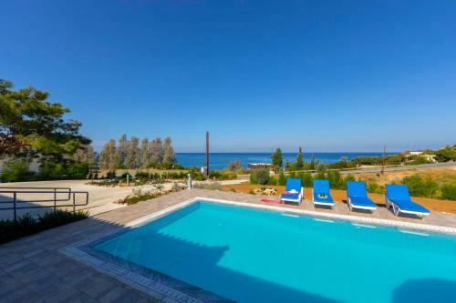 Pomos Villa Sleeps 6 With Pool Air Con And Wifi