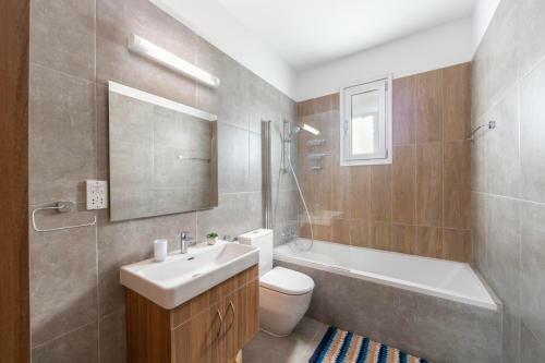 Pomos Villa Sleeps 6 With Pool Air Con And Wifi