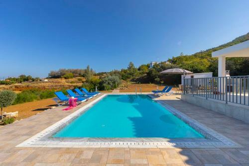 Pomos Villa Sleeps 6 With Pool Air Con And Wifi