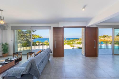 Pomos Villa Sleeps 6 With Pool Air Con And Wifi