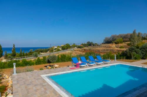Pomos Villa Sleeps 6 With Pool Air Con And Wifi