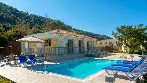 Pomos Villa Sleeps 6 With Pool Air Con And Wifi