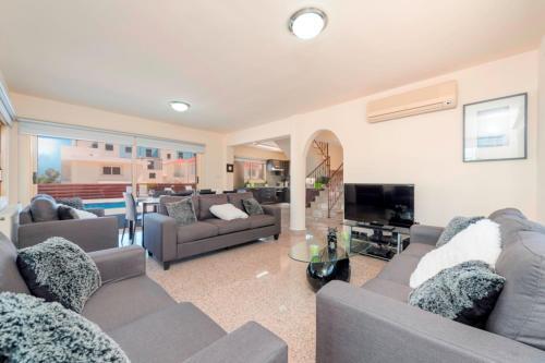 Four Bedrooms Villa 1256