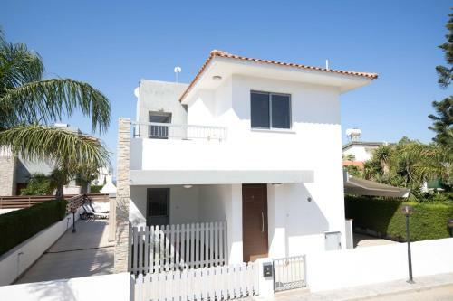 Villa Sunflower - 2 Bed Villa Protaras