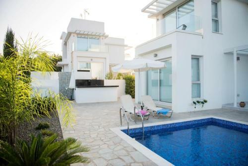 Travertine Cove Villa