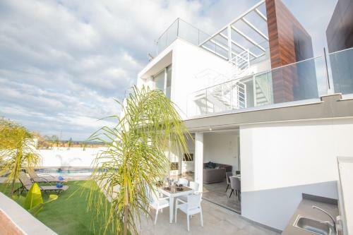 Oli Vine Villas