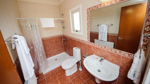 Villa In Protaras Sleeps 8 Includes Swimming Pool And Air Con