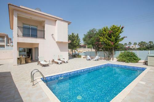 Villa In Protaras Sleeps 6 Includes Swimming Pool And Air Con 5