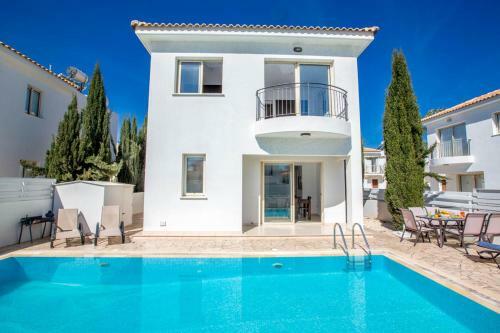 Villa In Protaras Sleeps 6 Includes Swimming Pool And Air Con 4 0