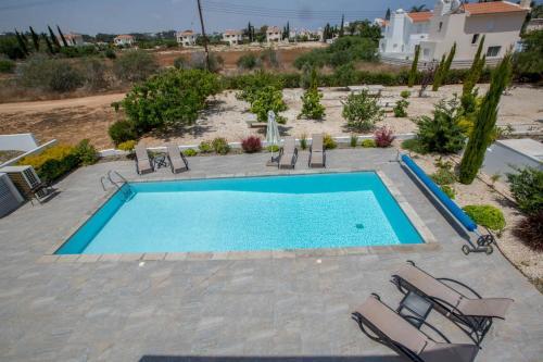 Villa In Protaras Sleeps 10 Includes Swimming Pool And Air Con 9