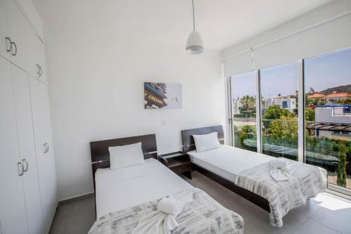 Villa In Protaras Sleeps 10 Includes Swimming Pool And Air Con 9