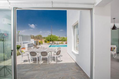 Villa In Protaras Sleeps 10 Includes Swimming Pool And Air Con 9