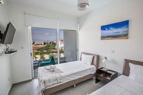 Villa In Protaras Sleeps 10 Includes Swimming Pool And Air Con 9