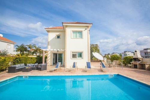 Cyprus Villa Minutes From The Beach, Protaras Villa 1245