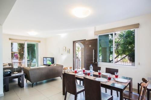 Villa In Protaras Sleeps 8 Includes Swimming Pool And Air Con 0 4