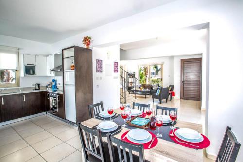 Villa In Protaras Sleeps 6 Includes Swimming Pool And Air Con 3 1