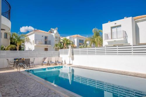 Villa In Protaras Sleeps 6 Includes Swimming Pool And Air Con 3 1