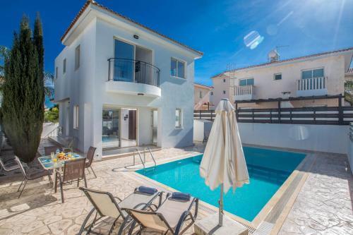 Villa In Protaras Sleeps 6 Includes Swimming Pool And Air Con 4 6