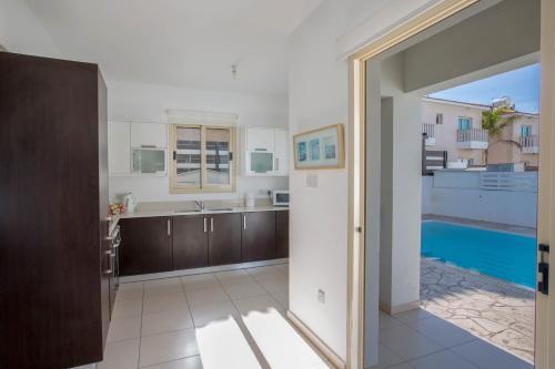Villa In Protaras Sleeps 6 Includes Swimming Pool And Air Con 4 6