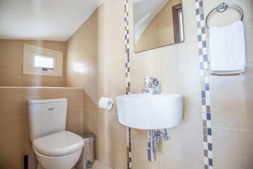 Villa In Protaras Sleeps 6 Includes Swimming Pool And Air Con 4 6