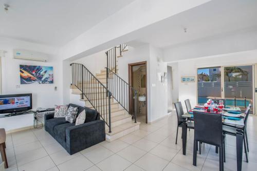 Villa In Protaras Sleeps 6 Includes Swimming Pool And Air Con 4 6