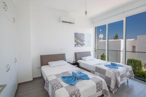 Villa In Protaras Sleeps 10 Includes Swimming Pool And Air Con 7