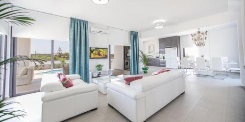 Villa In Protaras Sleeps 8 Includes Swimming Pool And Air Con 9