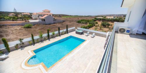 Villa In Protaras Sleeps 8 Includes Swimming Pool And Air Con 9